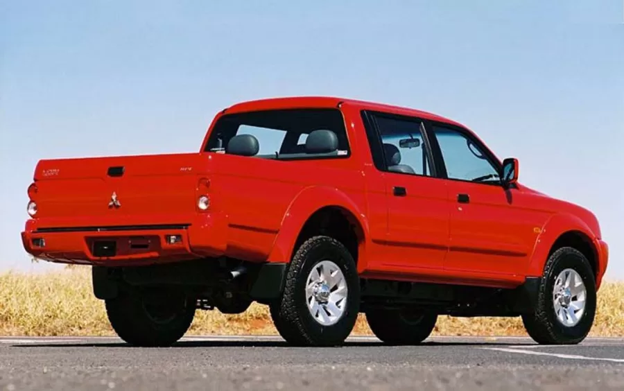 Quantos km por litro faz o Mitsubishi L200 2006 L 200 Sport HPE 4×4 2.5 (cab. dupla): preço, ficha técnica e fotos