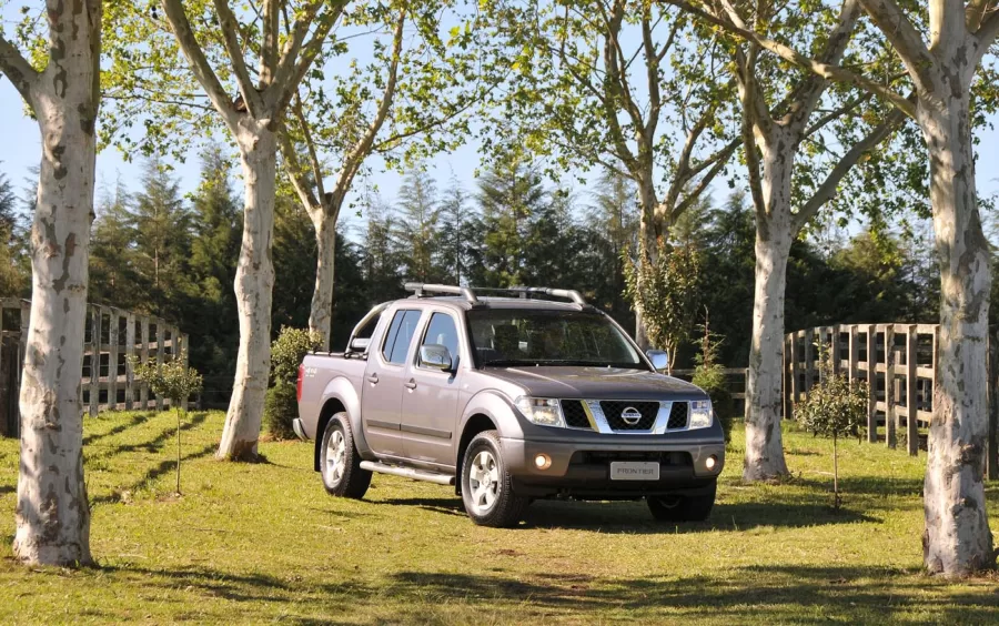 Nissan Frontier 2009 LE 4×4 2.5 16V cabine dupla Diesel Manual: ficha técnica, preço e fotos