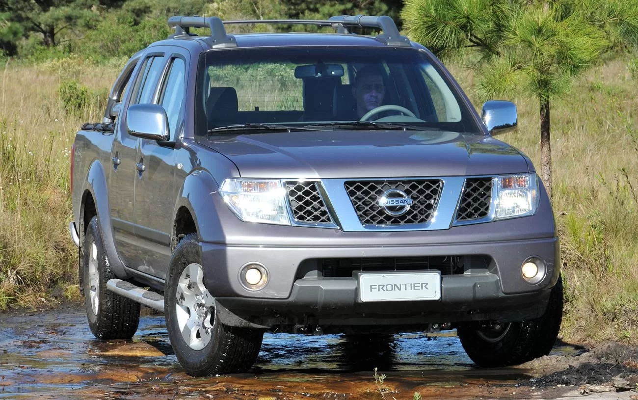 Desempenho: A Nissan Frontier oferece um desempenho impressionante, com potência e torque para lidar com qualquer desafio.