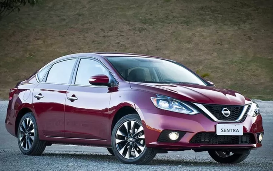 Sedã equilibrado: O Nissan Sentra SL 2.0 AT 2017 oferece desempenho satisfatório com seu motor de 140 cv e transmissão CVT, garantindo uma condução suave.