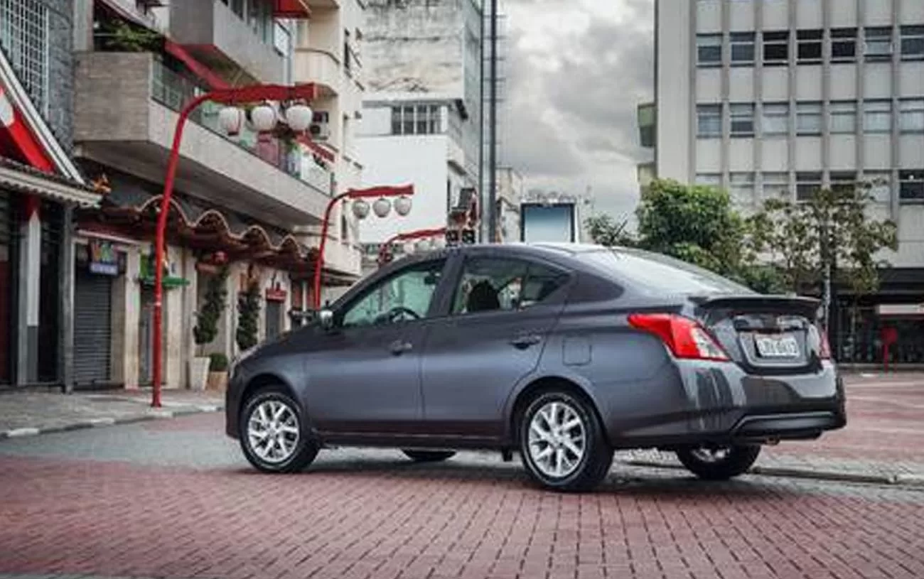 Desempenho: O Nissan Versa SV 1.6 oferece potência e agilidade, com 111 cv e 0 a 100 km/h em 10,4 segundos, perfeito para quem busca performance urbana.