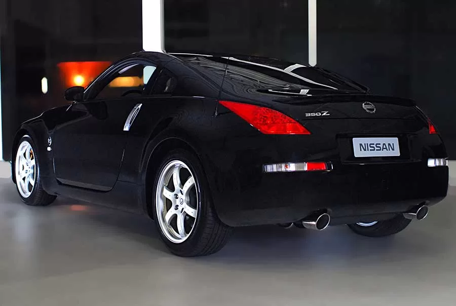 Nissan 350Z: Um Ícone de Desempenho e Estilo