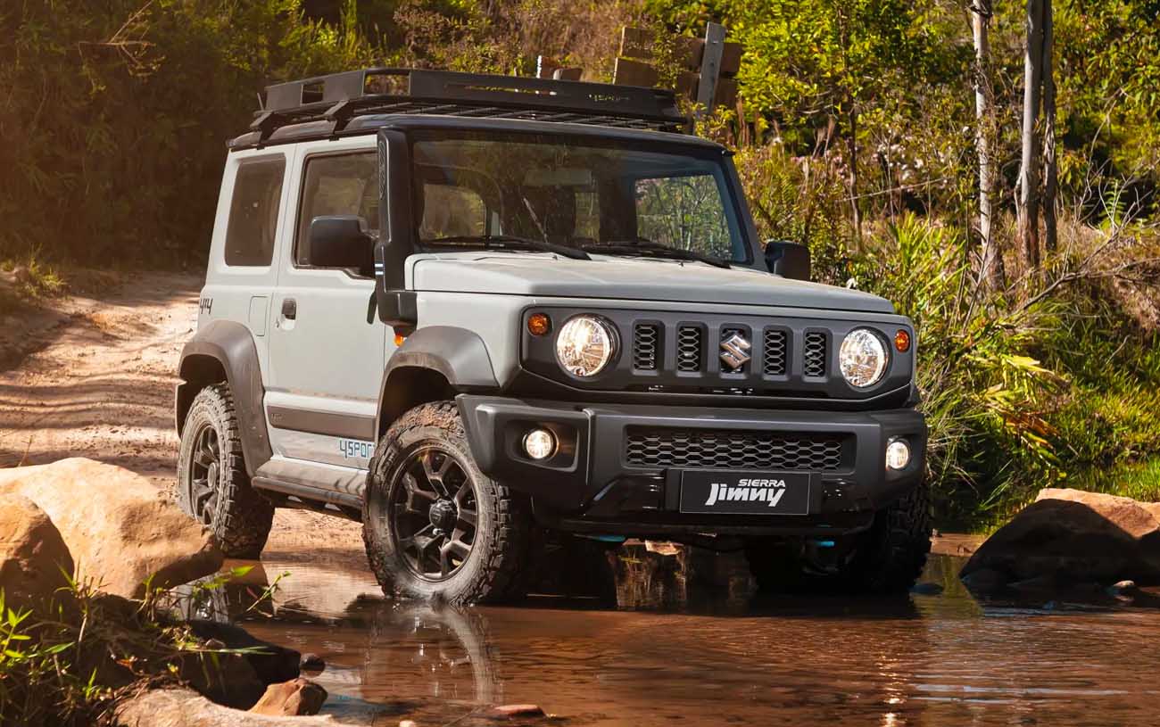 Desempenho: O Jimny Sierra 4Sport 1.5 AT oferece equilíbrio entre potência e versatilidade, ideal para desafios off-road e uso urbano.