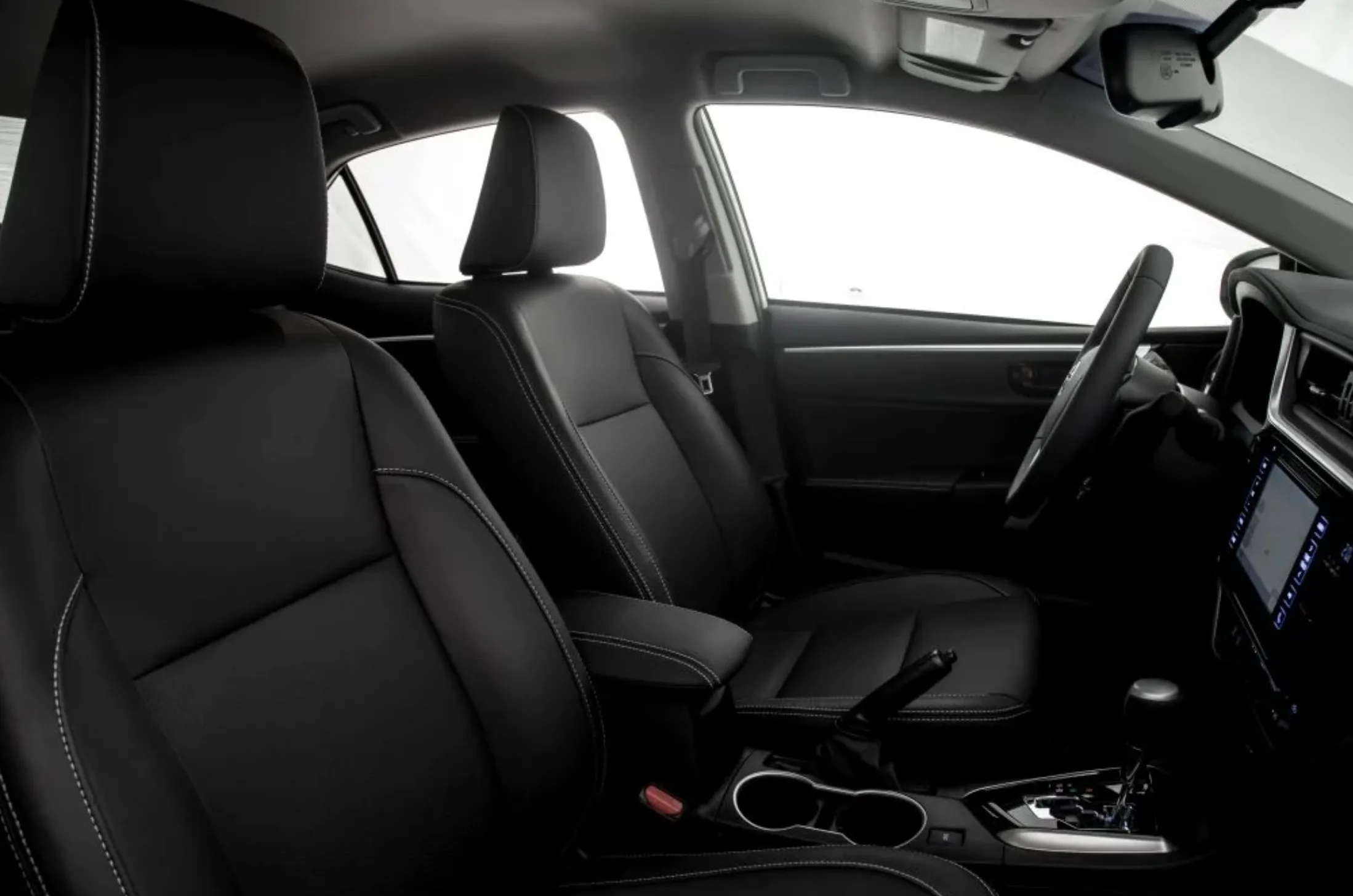 Traz controle de estabilidade, tração, airbags e freios a disco nas quatro rodas, além de conforto como ar-condicionado e direção elétrica.