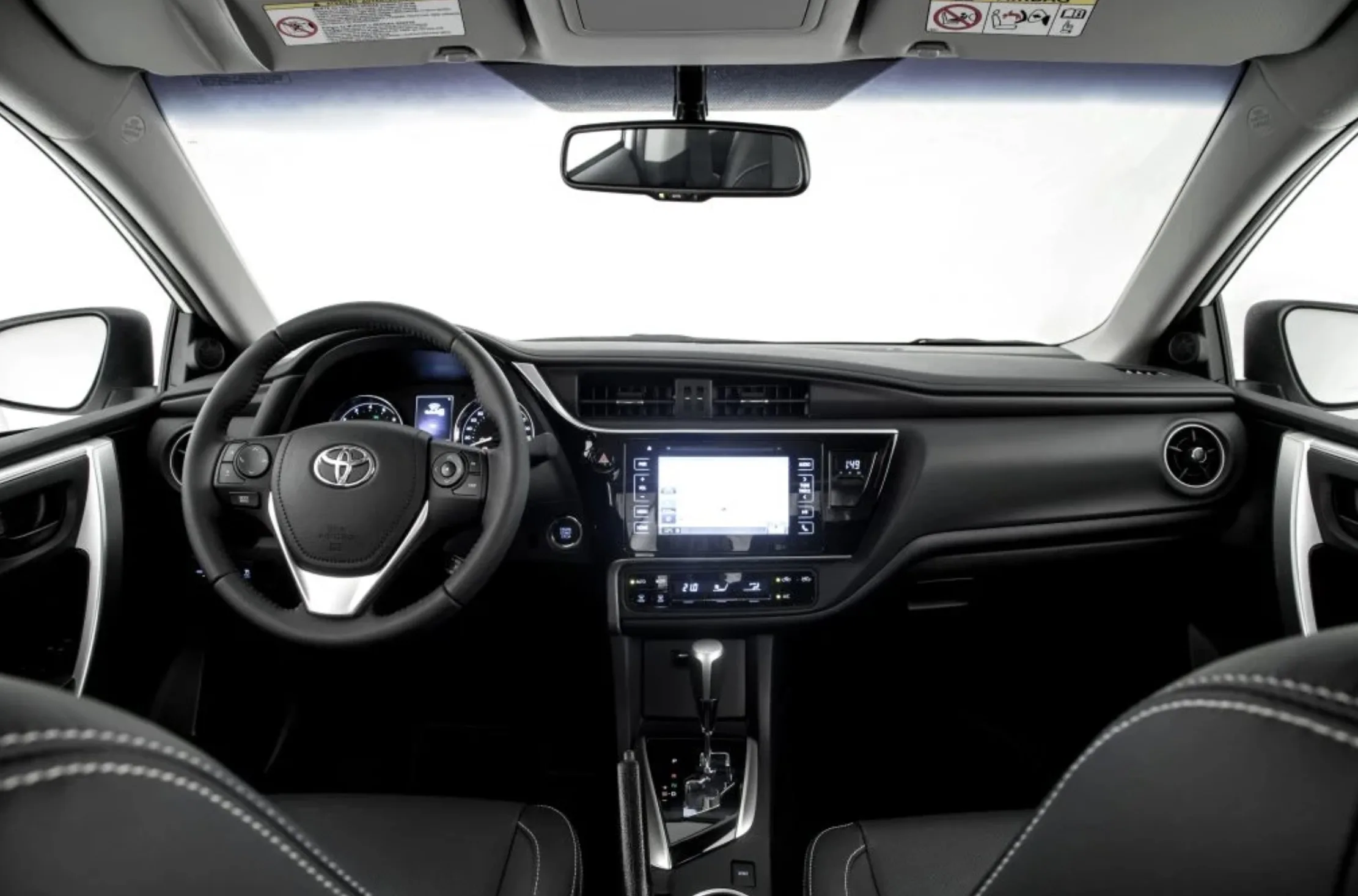 Câmbio CVT e direção elétrica deixam a condução leve e relaxada, com tração dianteira e respostas progressivas que cansam menos no trânsito pesado.