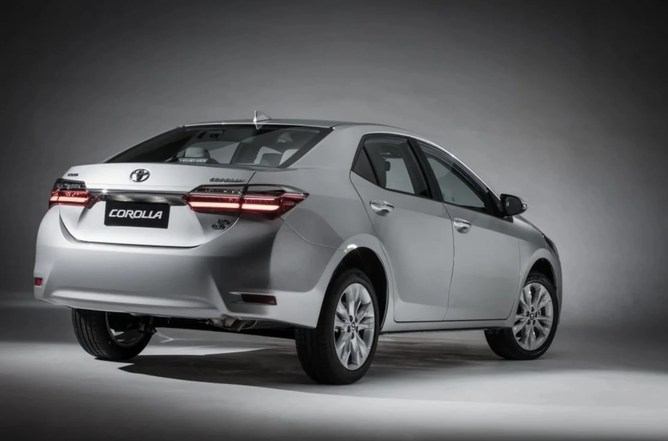 Consumo urbano de 7,8 km/l e até 13,2 km/l na estrada, com tanque de 60 litros e autonomia que pode chegar a 792 km em rodovia.