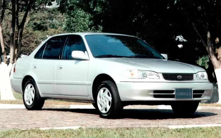 Quantos km por litro faz o Toyota Corolla 2001 Sedan XEi 1.8 16V: ficha técnica, preço e fotos