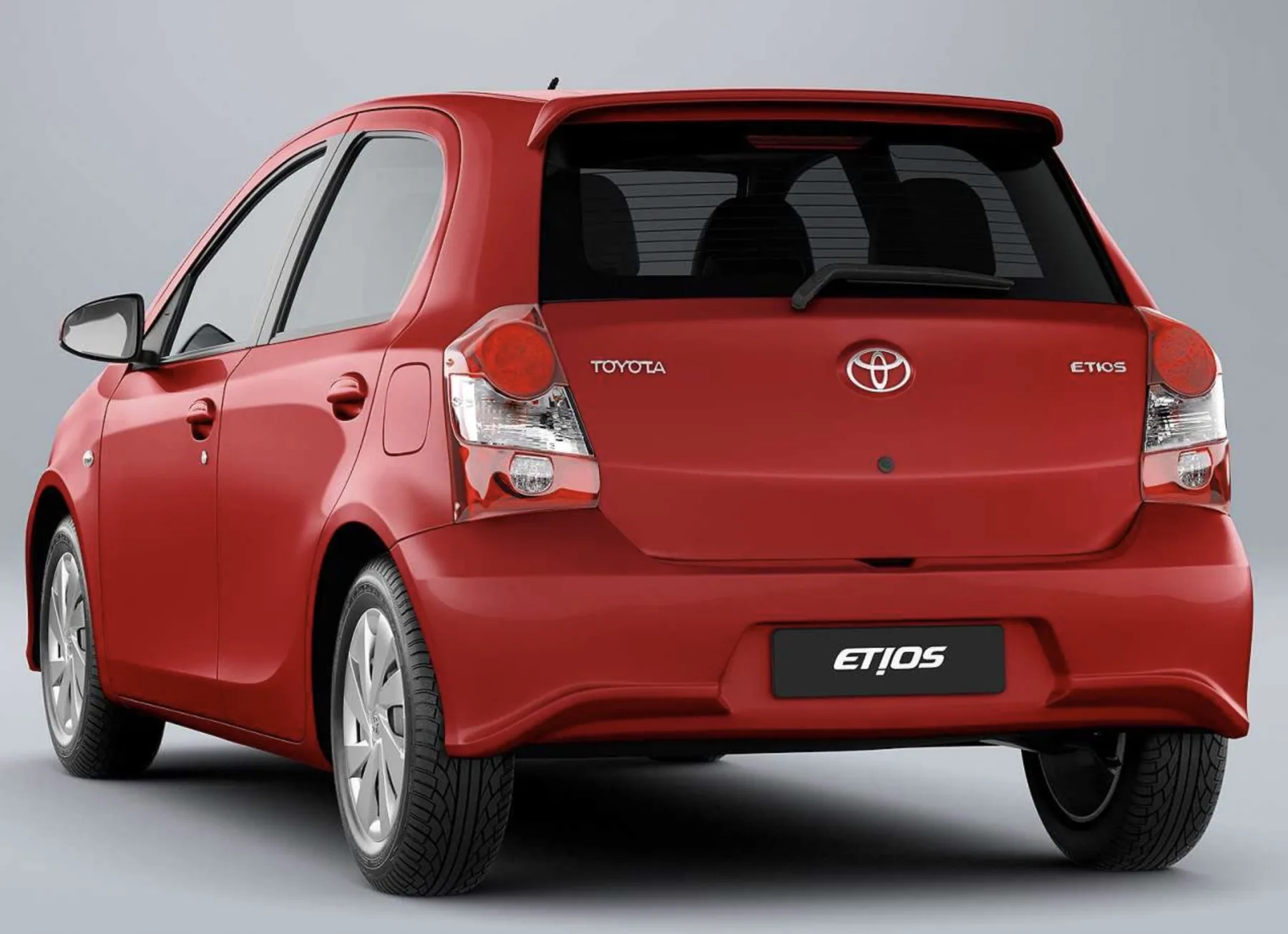 O Toyota Etios X 1.3 AT 2020 serve bem a quem busca um usado compacto, simples de dirigir, econômico e adequado à rotina da família.
