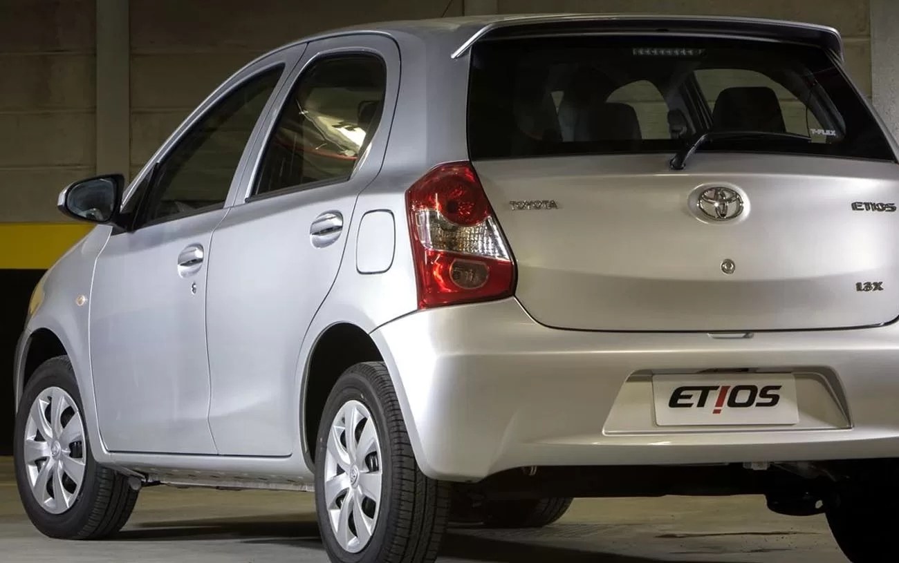 Desempenho: O Toyota Etios X 1.3 2016 oferece um desempenho confiável, com uma velocidade máxima de 170 km/h e uma aceleração de 0 a 100 km/h em 11,8 segundos.