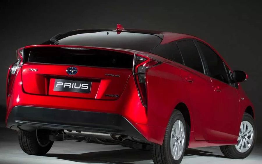 O Toyota Prius 1.8 2018 se destaca como um exemplo notável de sinergia entre tecnologia e sustentabilidade.