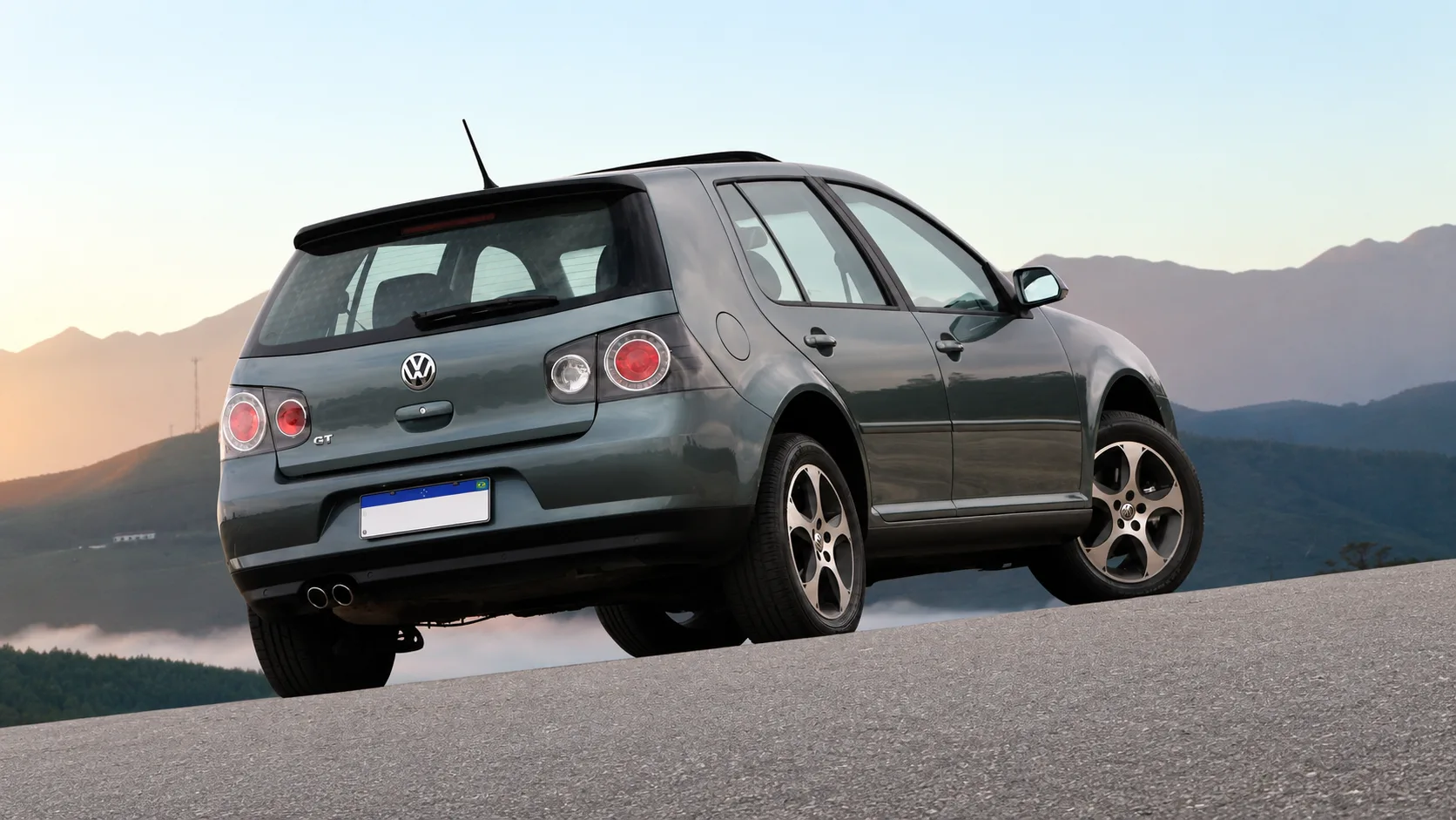 O Golf GT 2.0 2011 serve a quem quer um hatch médio gostoso de dirigir e ainda vale como usado, desde que a manutenção esteja em dia.