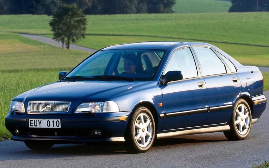 Quanto custa um Volvo V40 1999 T4 1.9 Turbo Sedan: preço, ficha técnica e fotos