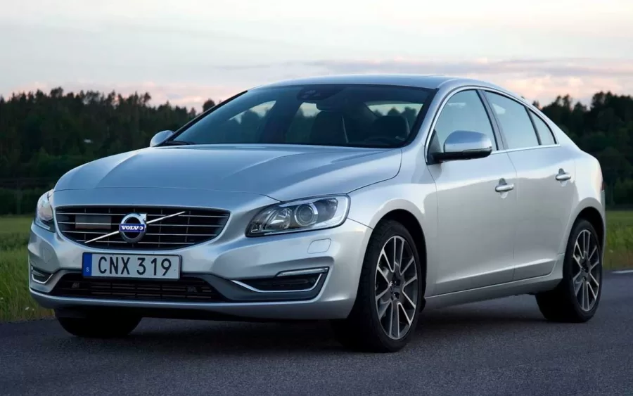 Volvo S60 2017 2.0 T4 Drive-E Kinetic: preço, fotos e ficha técnica