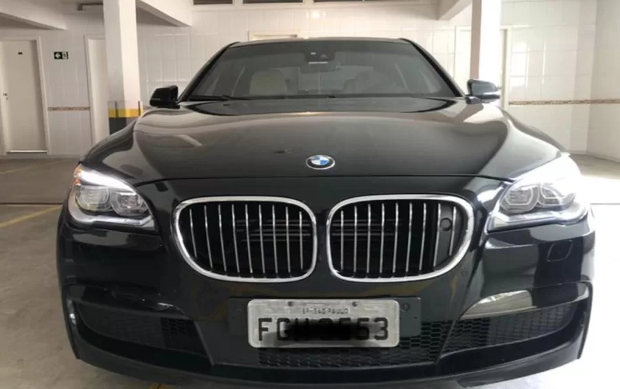 Quanto custa um Bmw 750i 4.4 M Sport Sedan V8?