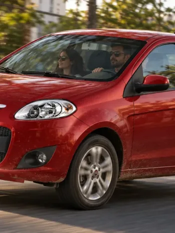 Com motor 1.6 de 117 cv, câmbio manual e até 13,2 km/l, Fiat Palio Essence 1.6 2015 vira alternativa usada para quem hoje olha um Fiat Mobi 2026