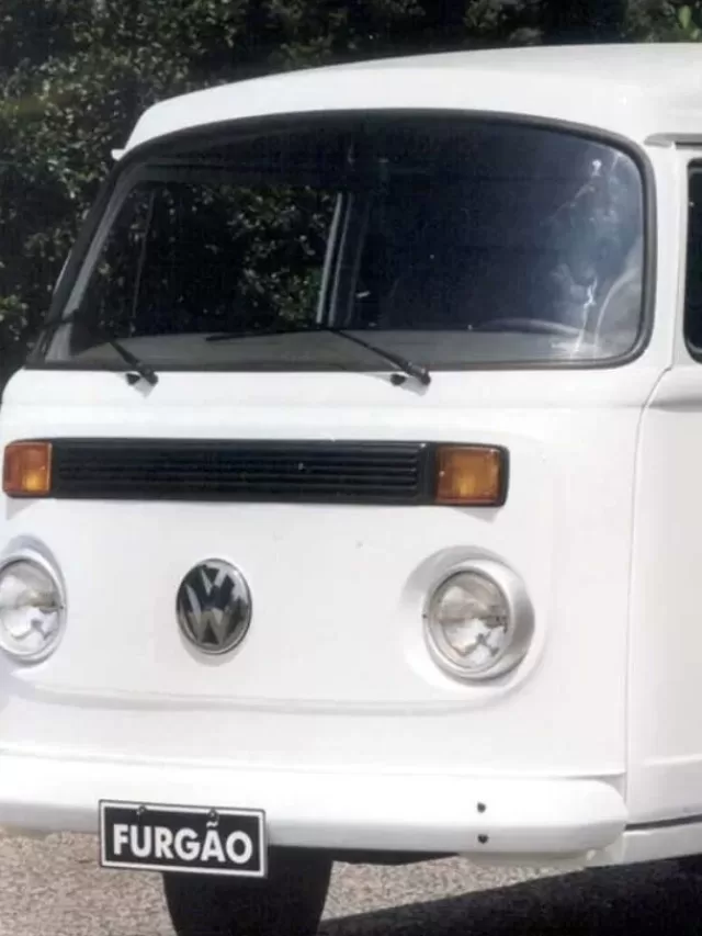 Qual o valor do Volkswagen Kombi 2002 Furgão 1.6 ?