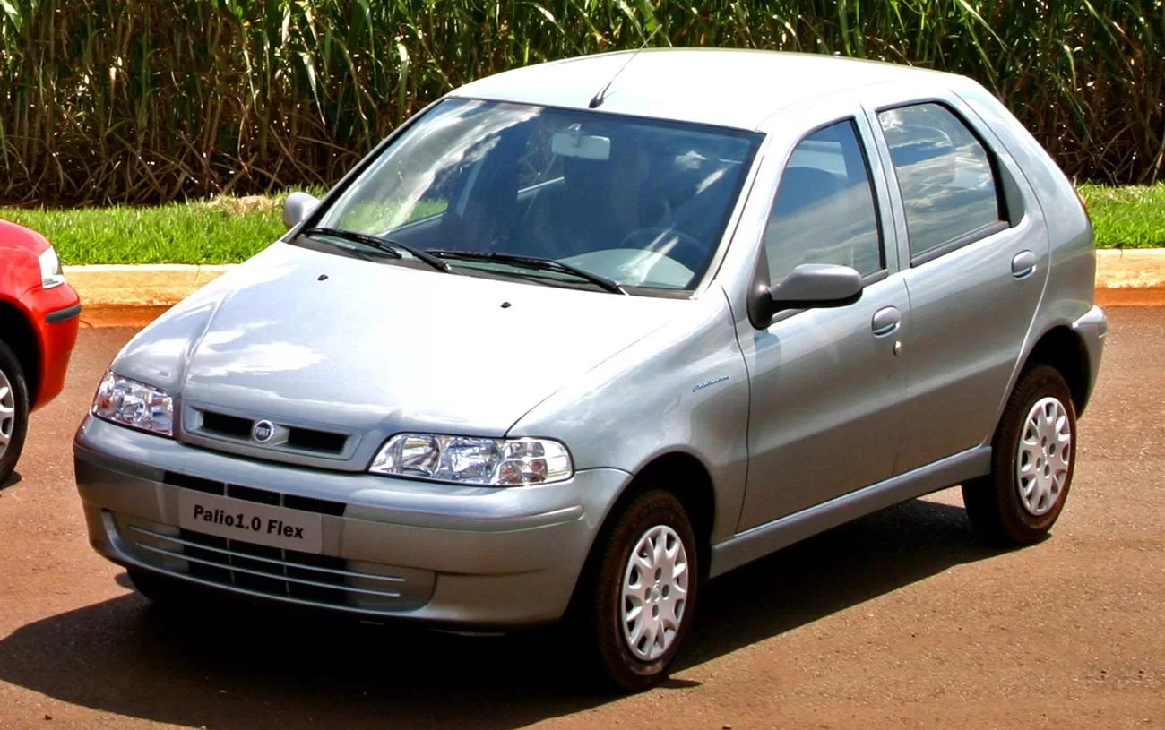 O Fiat Palio Fire 1.0 de 2006 oferece uma potência de 66 cv e um deslocamento de 999 cm3. Sua configuração de motor inclui 4 cilindros dispostos de forma transversal, com código Fire.