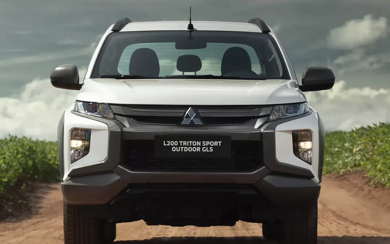 A Mitsubishi L200 Triton Sport GLS 2.4 AT 2024 impressiona pelo seu desempenho e robustez, combinando potência e eficiência.