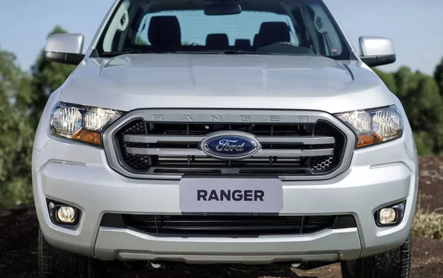 Potente e Versátil: Conheça a Ford Ranger XLS 2.2 Turbo 4x4 AT CD. Seu motor turbodiesel de 2.2L oferece 160cv e torque de 39,3 kgfm, garantindo desempenho robusto em qualquer terreno.