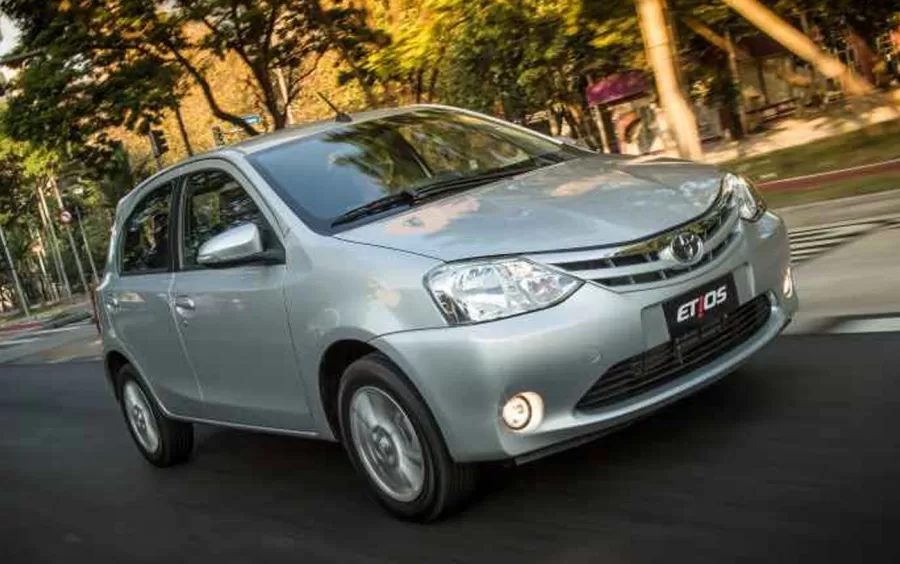 Quantos km por litro faz o Toyota Etios Sedan 2017 XLS 1.5 Automático (Flex): fotos, preço e ficha técnica