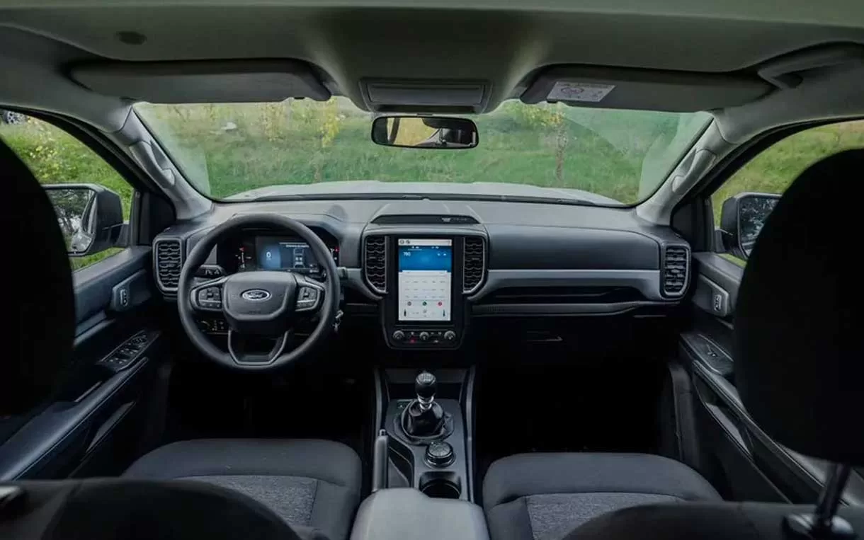 Interior da nova Ford XL 4x4 2024