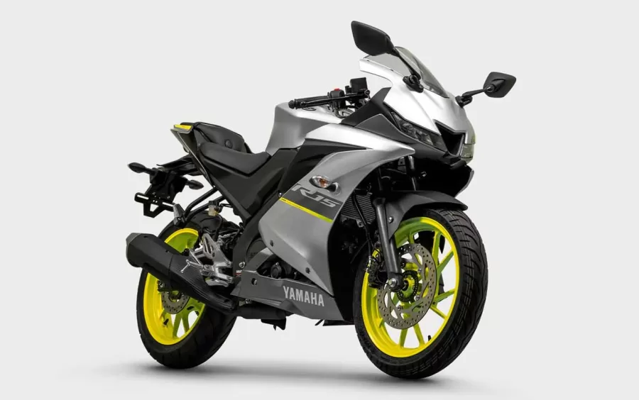 A Yamaha YZF-R15, uma adição recente à família R-Series, redefine o conceito de superesportivas de 155cc.