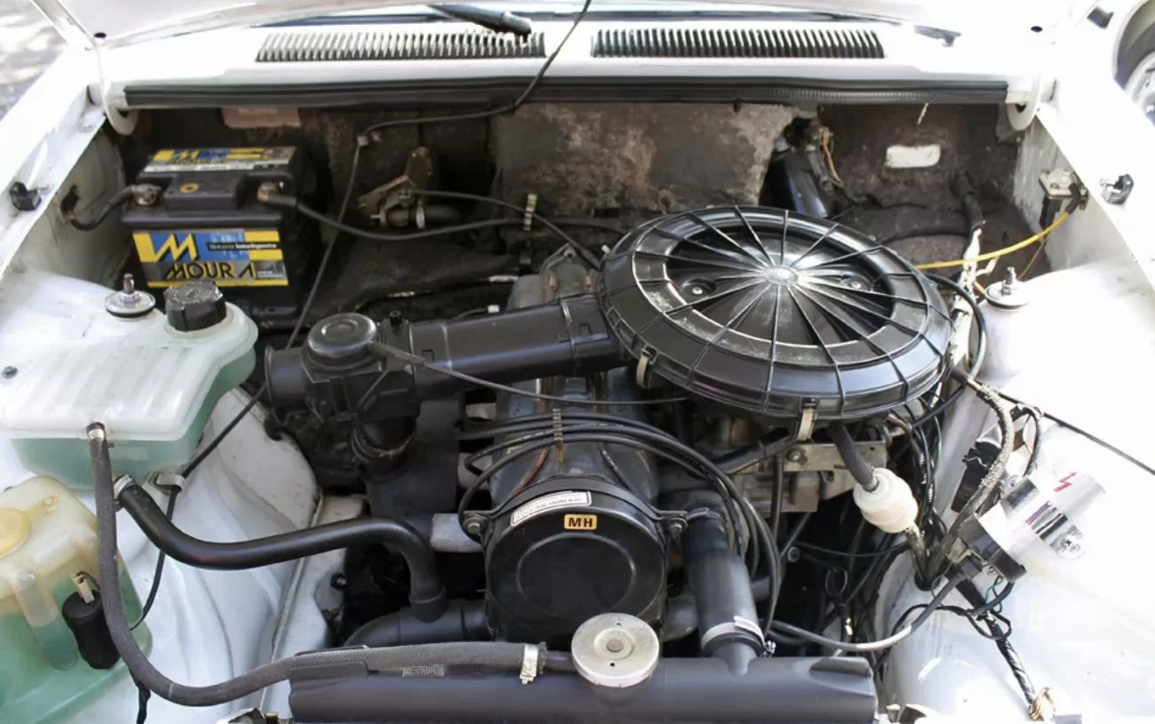 O Chevrolet Chevette, um clássico da General Motors, marcou época no Brasil. Lançado em 1973, tornou-se um símbolo de eficiência e estilo.
