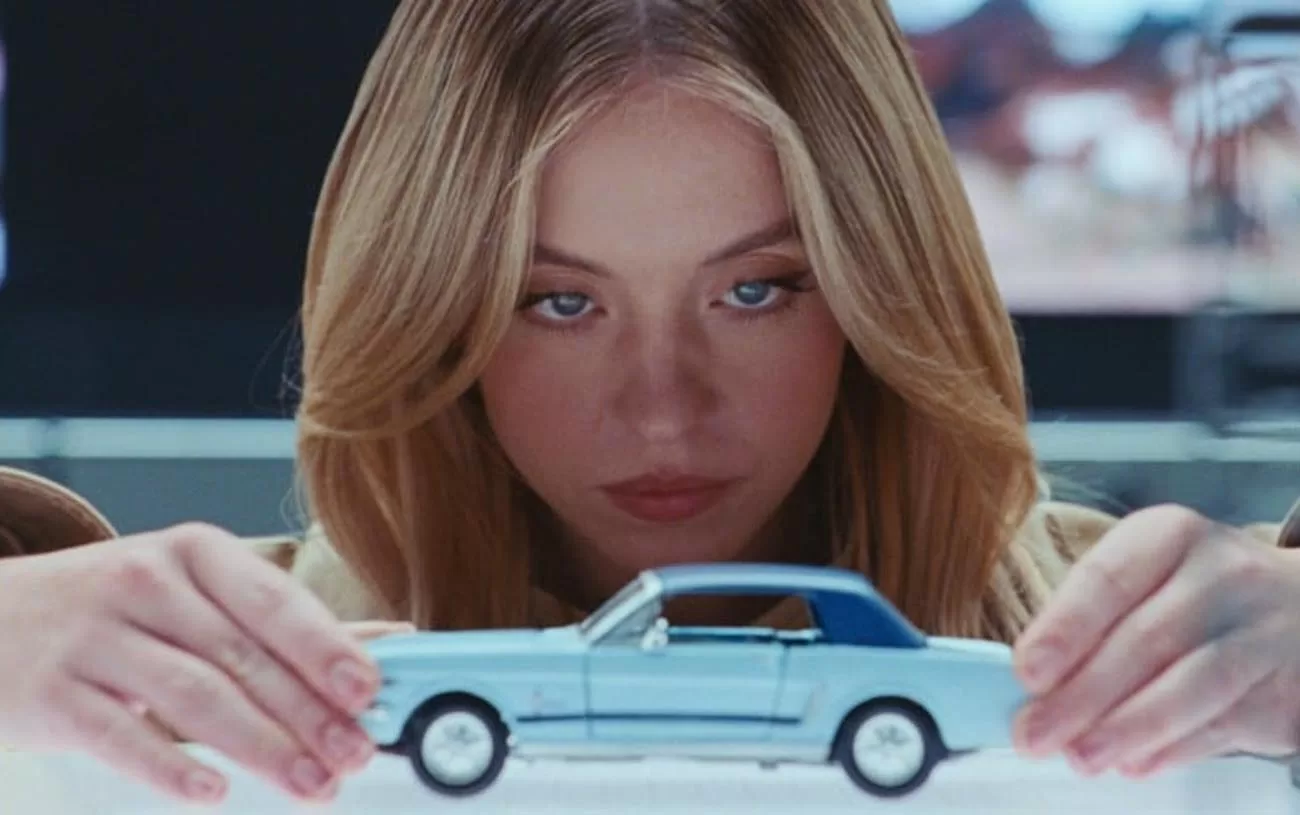 Sydney Sweeney colabora com a Ford para personalizar Mustang GT 2024 dos sonhos