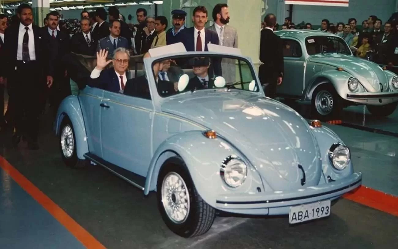 Um Fusca foi convertido em um conversível para marcar o relançamento do modelo em 1993. (Imagem: Memorial da República Presidente Itamar Franco/Divulgação)