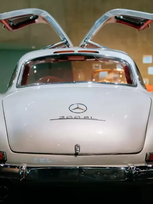 Asa de Gaivota: Qual carro que abre a porta pra cima? Mercedes 300 SL