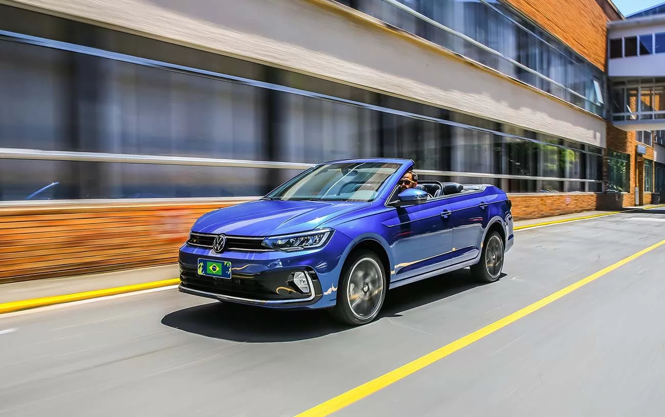 O Virtus Cabrio une tradição e inovação, com sua cor Azul Biscay e motor 250 TSI, criando um veículo exclusivo e marcante.