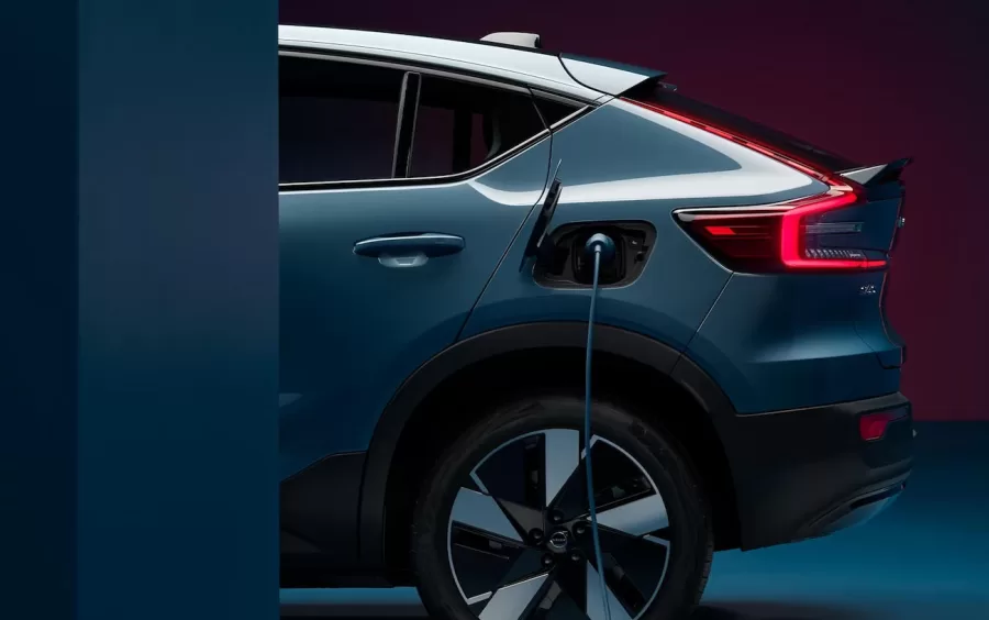 Volvo quer dobrar o número de eletropostos rápidos instalados no país