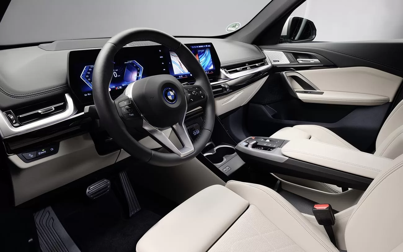Em termos de conectividade, o BMW iX1 está equipado com o BMW ConnectedDrive, oferecendo uma variedade de serviços.