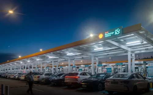 Shell fechará postos de gasolina para focar em carros elétricos? Entenda