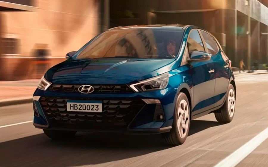 O Hyundai HB20, terceiro no ranking de agosto, vendeu 4.808 unidades. O modelo teve uma leve queda de 2,4% em comparação ao mês anterior, mas ainda se mantém entre os mais vendidos.