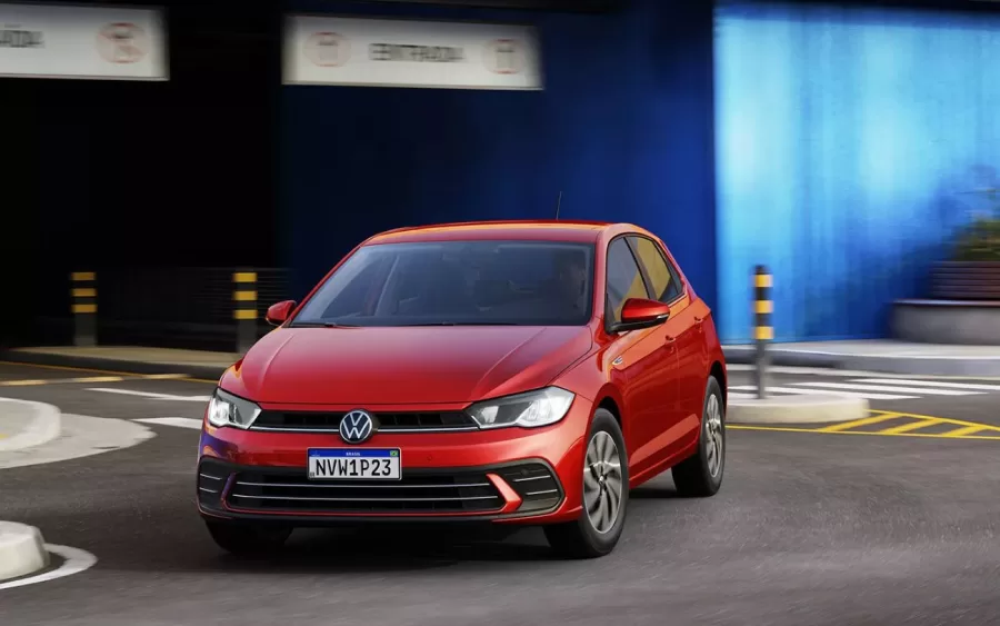 O VW Polo lidera as vendas de automóveis em agosto de 2024, com 8.548 unidades. O GM Onix segue em segundo, registrando 5.931 unidades vendidas, destacando um crescimento de 17,2% em relação a julho.