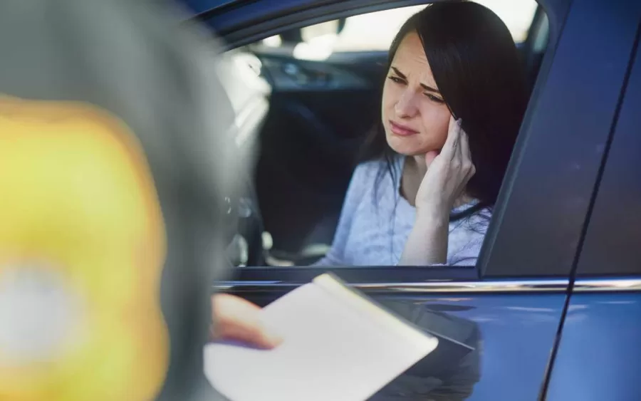 Entre as principais infrações autossuspensivas estão dirigir sob efeito de álcool, recusar o teste do bafômetro e exceder em mais de 50% o limite de velocidade permitido na via.