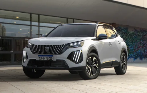 O Peugeot 2008 2026 traz versões para perfis distintos: Active prática e acessível, Allure mais equipada e tecnológica e GT Hybrid com foco em eficiência e desempenho.