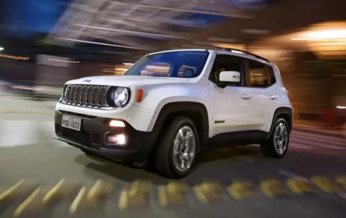 O Jeep Renegade 2016 oferece versões flex urbanas e diesel 4x4 para uso fora de estrada, combinando conforto, espaço e robustez em um SUV compacto ideal para diferentes perfis.