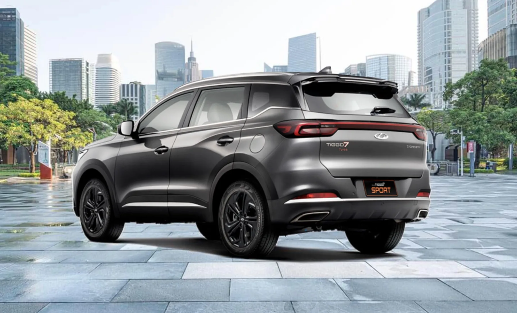 A suspensão independente nas quatro rodas trabalha bem em pisos ruins, reduzindo vibrações e mantendo o controle em velocidades mais altas, algo essencial em viagens longas.