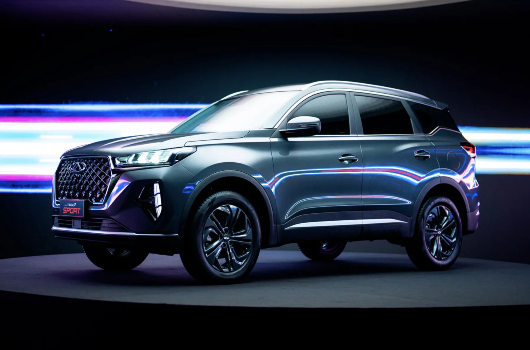 O Tiggo 7 Sport 2026 entra na disputa dos SUVs médios oferecendo espaço real e autonomia consistente, criando uma base concreta para quem precisa viajar e enfrentar trânsito intenso.