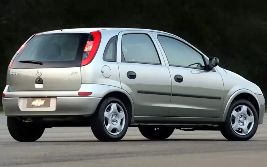 Chevrolet Corsa 1.8 2005 volta ao radar como opção acessível para quem busca desempenho e manutenção previsível