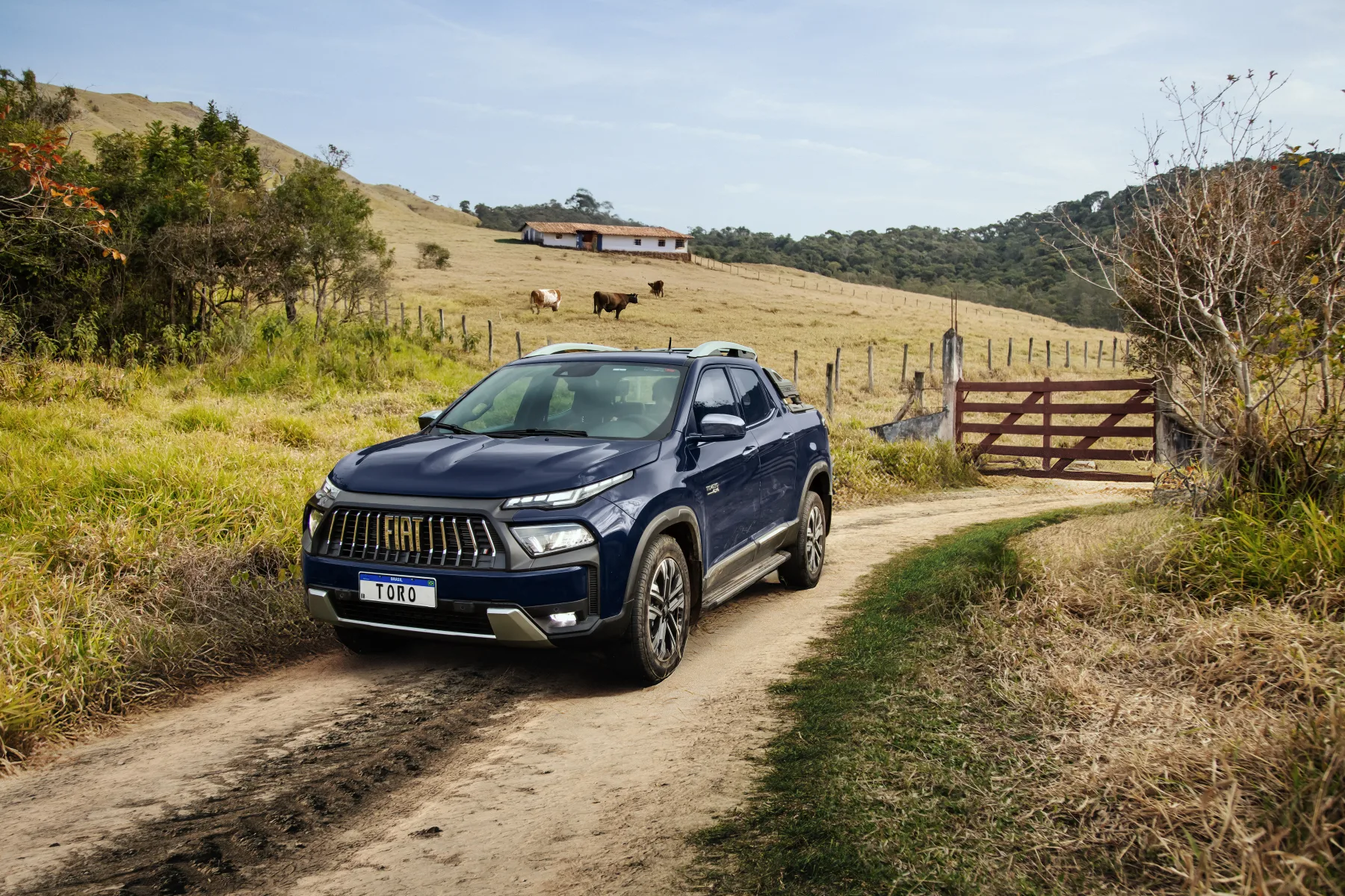 A Fiat Toro Ranch 2026 mostra que potência e conforto podem andar juntos. Seu motor 2.2 turbodiesel de 200 cv oferece força imediata e suavidade em qualquer terreno.