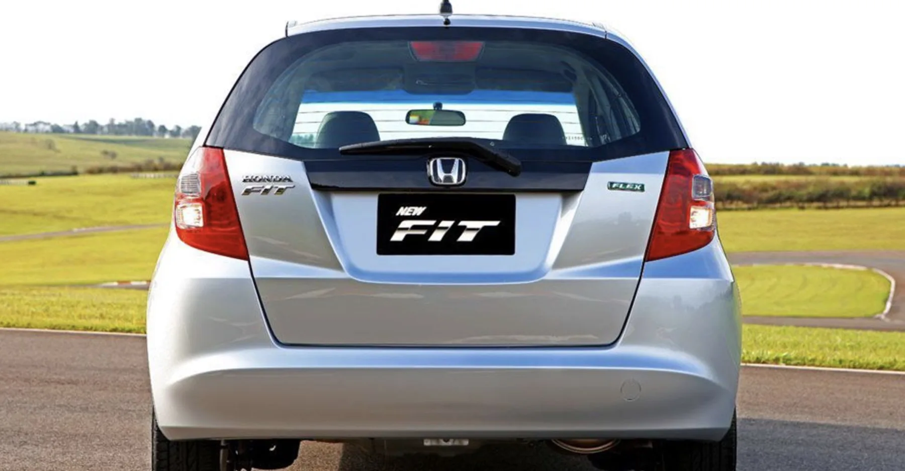 Consome 11,4 e 13,2 km/l na gasolina e 7,6 e 8,7 km/l no álcool. Tanque de 42 litros garante autonomia de 319 a 554 km. É econômico e pede poucas idas ao posto quando abastecido com gasolina.