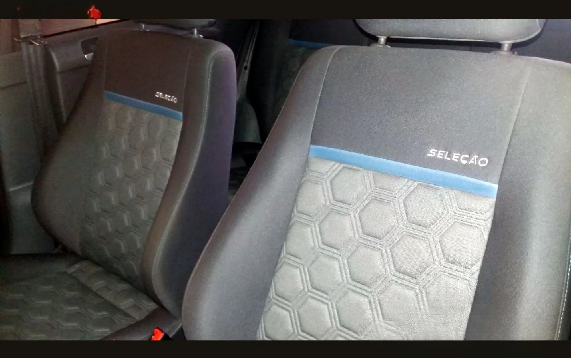 Na rotina urbana faz cerca de 7,7 km/l com etanol e 11,6 km/l com gasolina; em estrada alcança ~9,6 km/l com etanol e 13,9 km/l com gasolina, garantindo autonomia confortável para trajetos diários e rodoviários.