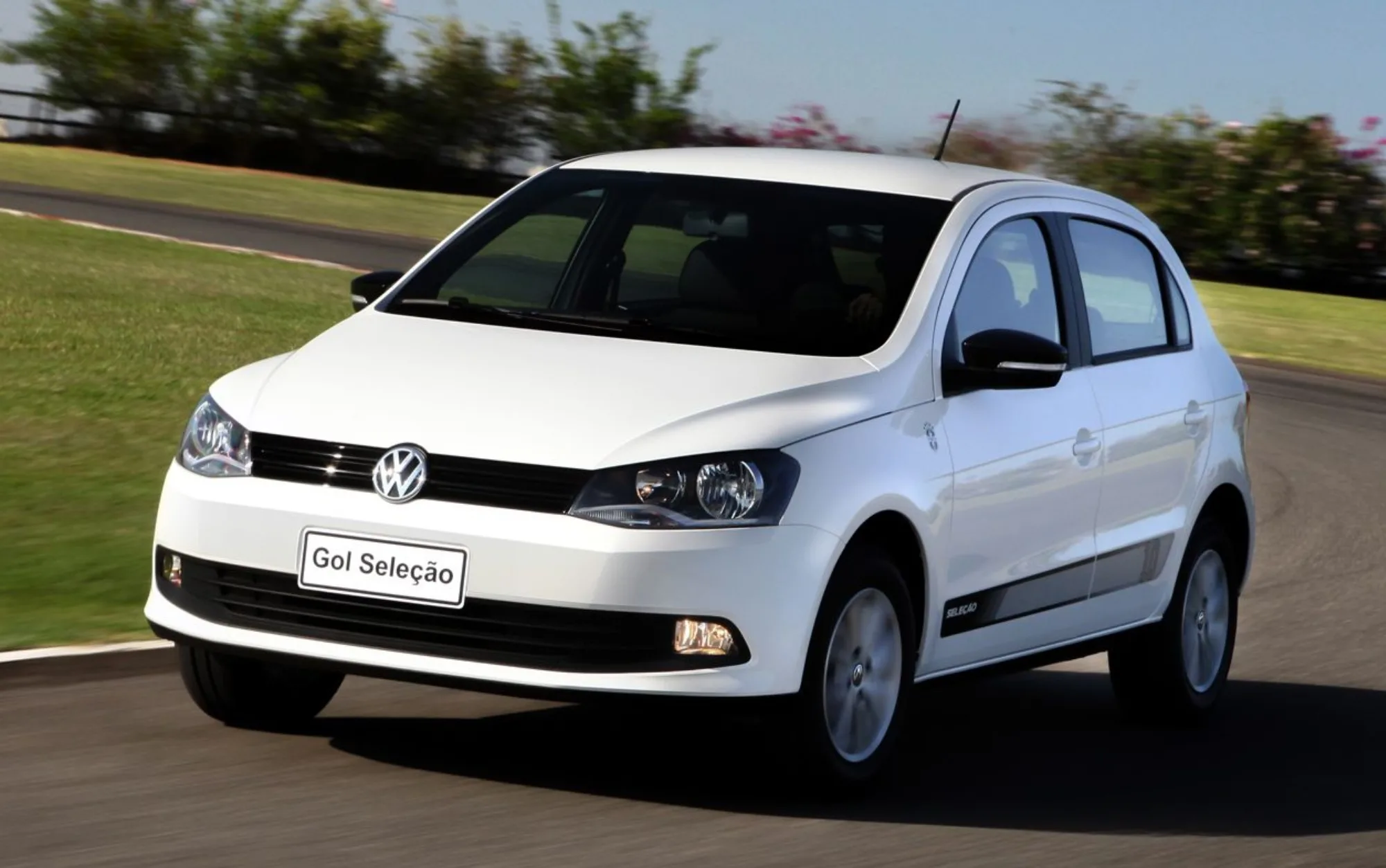 Esse Gol Seleção 1.0 2015 surge como opção ideal para quem precisa de transporte funcional e acessível na cidade sem perder espaço interno e versatilidade no cotidiano.