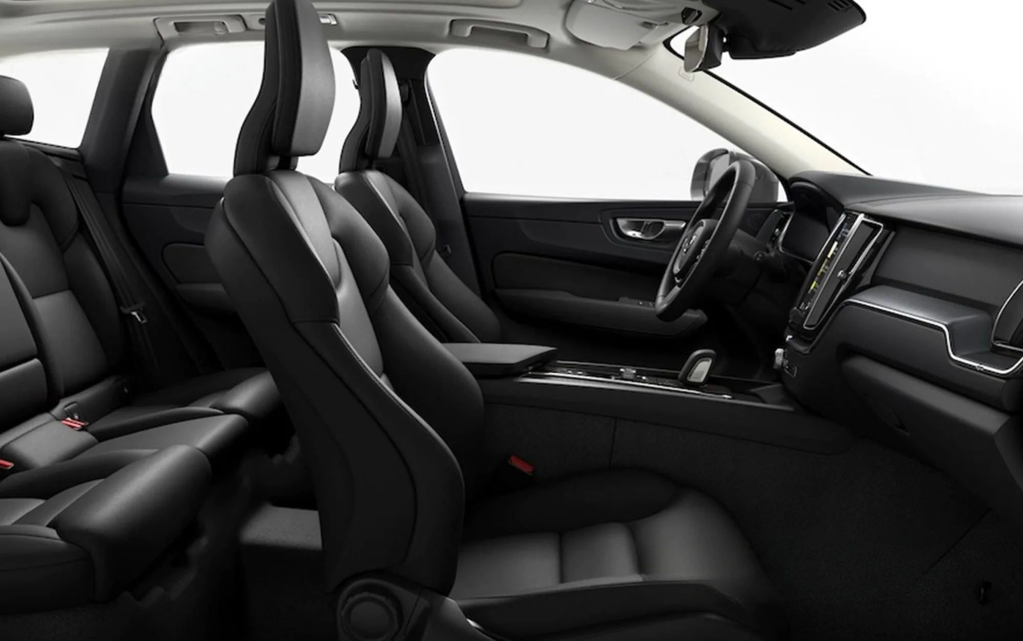 Com motor 2.0 turbo e elétrico combinados, o XC60 entrega até 455 cv e 72 kgfm, unindo potência e tração integral com dirigibilidade eficiente em cidade ou estrada