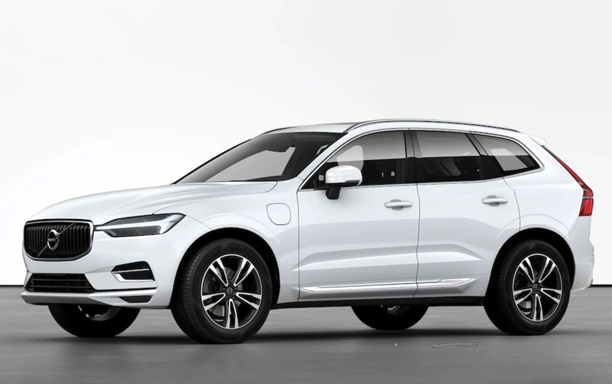 Volvo XC60 Plus T8 2023 híbrido plug-in traz desempenho urbano e autonomia elétrica confortável para o dia a dia