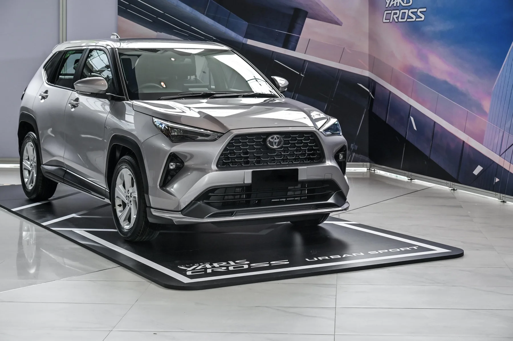 O Toyota Yaris Cross finalmente chega ao Brasil como o primeiro SUV compacto híbrido flex do país, prometendo eficiência urbana inédita e tecnologia feita sob medida para o mercado local.