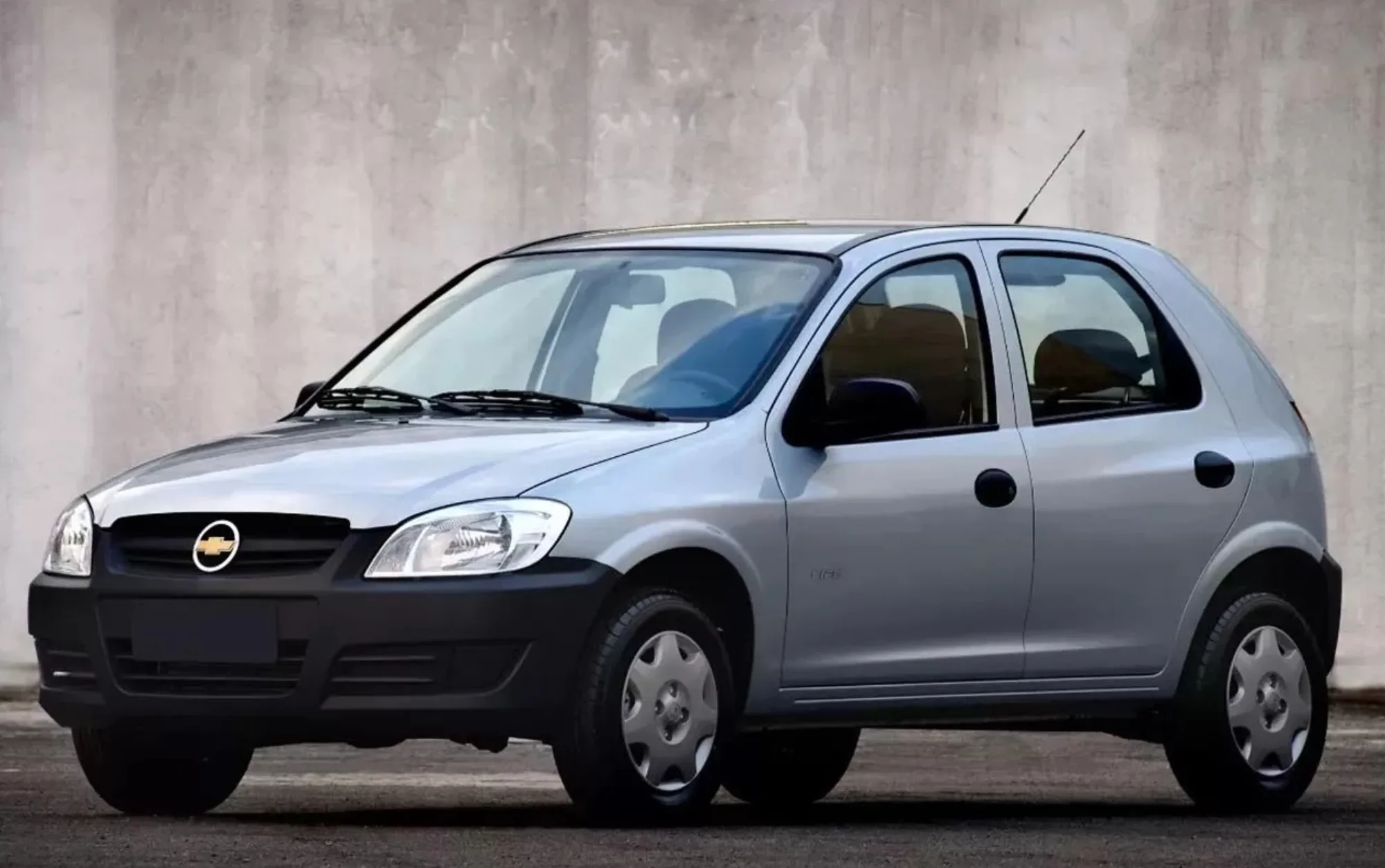 O Chevrolet Celta Life 1.0 2008 se mostra ideal para deslocamentos urbanos, com porte compacto e manutenção simples, ideal para quem busca praticidade no dia a dia.